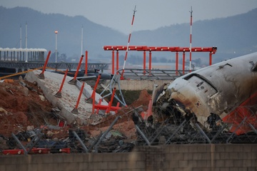 Tam diem do don vao buc tuong be tong trong tham kich may bay Jeju Air hinh anh