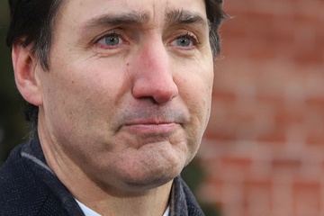 Tai sao Thu tuong Canada Justin Trudeau tu chuc? hinh anh