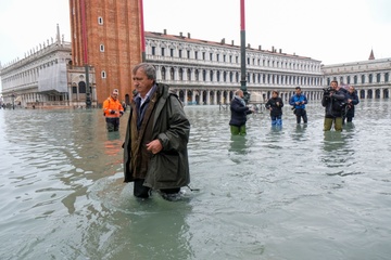 Y tuong doc dao giai cuu 'thien duong' Venice hinh anh