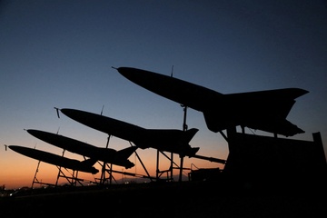 Iran bao mon Israel bang ten lua va UAV 'gia re'? hinh anh