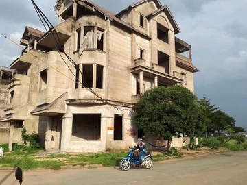 ‘Chet’ vi mua nha dat theo… tin don hinh anh