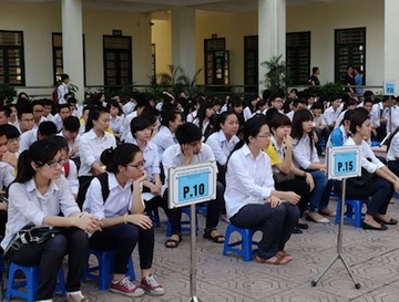Thu co hieu truong dan hoc tro truoc ky thi tot nghiep hinh anh