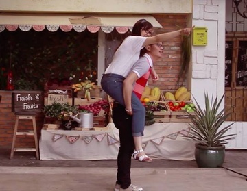 Clip hai su khac biet khi yeu chan dai va nam lun hinh anh