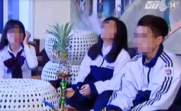'Hoc sinh Ha Noi hut shisha': Nguoi trong cuoc noi gi? hinh anh