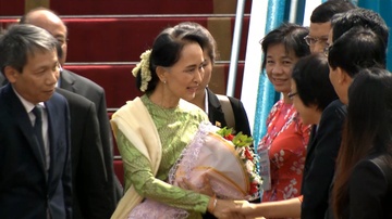 Ba Aung San Suu Kyi den Da Nang du doi thoai APEC - ASEAN hinh anh