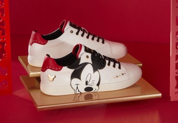 Chuot Mickey co mat tren moi doi giay, tu Zara cho den Gucci hinh anh
