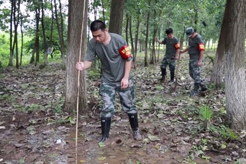 Hoc sinh TQ tham gia chong lu ngay khi ket thuc thi dai hoc hinh anh