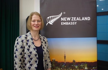 Dai su New Zealand: Muon ton tai, nguoi lao dong phai da nang hon hinh anh