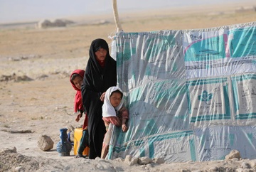 Tong thong roi Afghanistan voi 'nui tien', con nguoi dan chay di dau? hinh anh