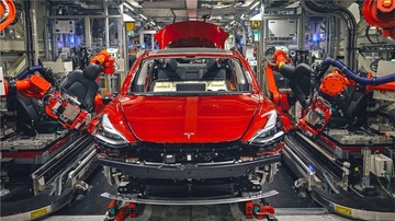 Tai san mot gia dinh dat 800 trieu USD nho mot hop dong voi Tesla hinh anh