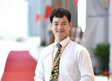 NSND Xuan Bac nhan cau noi bat ngo sau cuoc goi trao thuong hinh anh