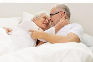 Vu ong 81 tuoi dot tu trong nha nghi: 'Yeu' sao cho an toan? hinh anh