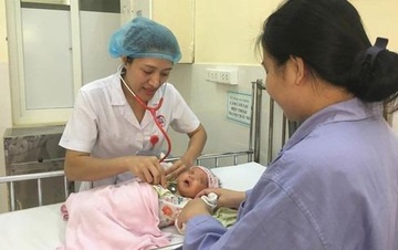 Uong nuoc la cay loi sua, ba me suyt vo tinh giet con 24 ngay tuoi hinh anh
