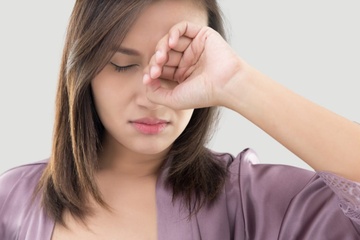 Cach dieu tri dau mat do do virus hoac vi khuan hinh anh
