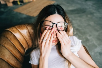 Những dấu hiệu nhận biết thận 'xuống cấp' người trẻ cần lưu ý