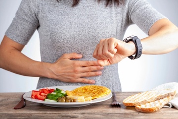 Thói quen buổi sáng của nhiều người khiến tuổi thọ bị 'rút ngắn'