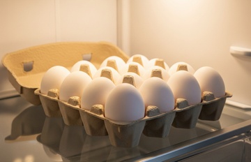 Trung de duoc bao lau o nhiet do phong va trong tu lanh? hinh anh