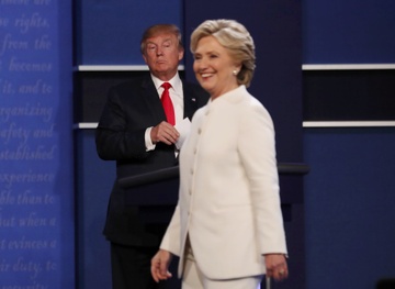 Chinh sach ngoai giao My qua chien luoc cua Trump va Clinton hinh anh