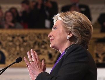 Clinton vuot Trump hon 2 trieu phieu pho thong hinh anh