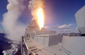 Tau chien va tau ngam Nga ban mot loat ten lua vao Syria hinh anh