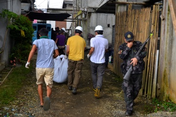 'Biet doi cam tu' tay khong xong vao tu dia o Philippines hinh anh
