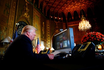 Trump chuc mung le Ta on, chi trich nhung nguoi tien nhiem hinh anh
