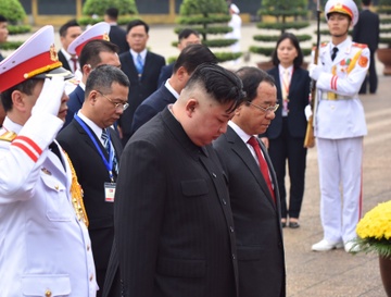 Chu tich Kim Jong Un vieng Lang Bac, dai liet si hinh anh