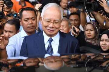 Cuu thu tuong Malaysia tung chi 800.000 USD mua trang suc mot ngay hinh anh