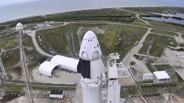 Chuyen bay lich su cua tau SpaceX bi hoan 17 phut truoc gio dem nguoc hinh anh