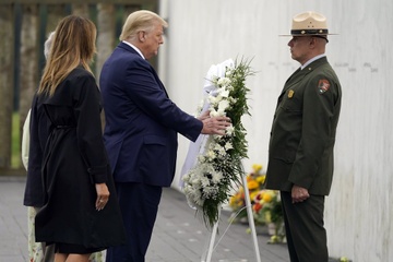 TT Trump va ong Biden tam gac ganh dua trong ngay 11/9 hinh anh