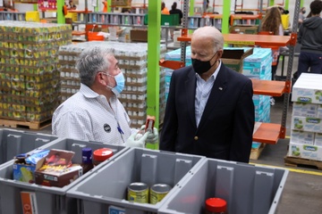Tong thong Biden den Texas sau bao tuyet lich su hinh anh