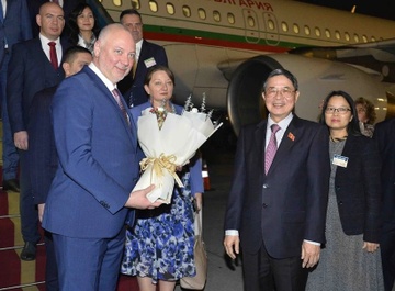 Chu tich Quoc hoi Bulgaria bat dau chuyen tham chinh thuc Viet Nam hinh anh