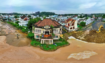 Can canh biet phu 100 nam tuoi o Dong Nai nguy co bi pha bo hinh anh