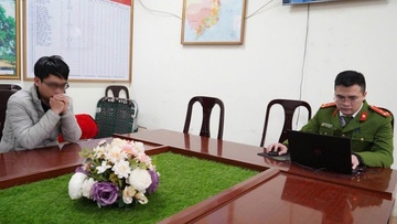 Bat giu thanh nien truyen ba van hoa pham doi truy qua mang xa hoi hinh anh