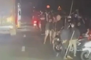 Can canh 50 doi tuong cam dao, mac hon chien tren quoc lo 1 hinh anh