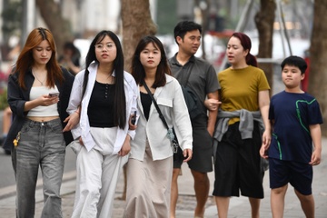 Mien Bac nang tang nhiet, Nam Bo mua lon cuc bo hinh anh