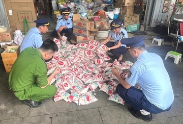 Phát hiện hơn nửa tấn mì chính nghi giả thương hiệu lớn