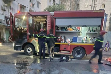 Cháy căn hộ chung cư ở TP.HCM, 2 người nhập viện
