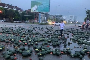 Cảnh tượng chưa từng thấy sau vụ tai nạn giao thông giữa ngã tư