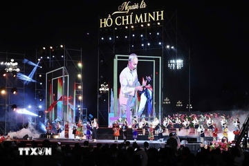 Lanh dao chu chot du chuong trinh nghe thuat ve Chu tich Ho Chi Minh hinh anh