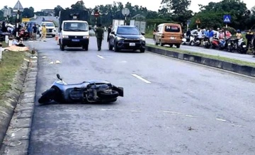 Hai học sinh đi xe máy điện bị tai nạn, chị tử vong, em thương nặng