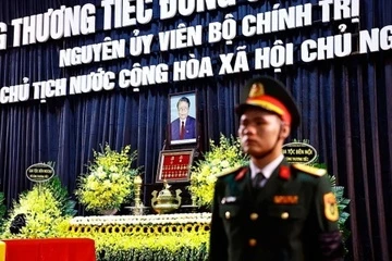 Hon 650 doan vieng nguyen Chu tich nuoc Tran Duc Luong hinh anh