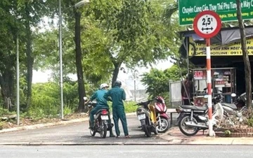 Nguoi dan ong tu vong trong nha nghi o Binh Duong hinh anh