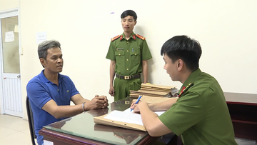 Doi tuong say xin chong doi lam CSGT o TP.HCM nga gay tay hinh anh
