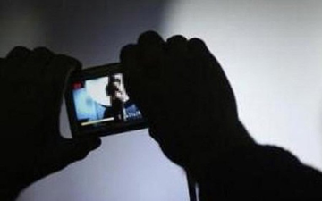 Livestream trên MXH, cô gái Hà Nội bị quay lén hình 'nhạy cảm'