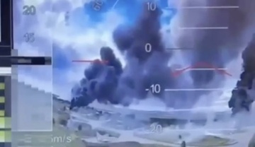Toan canh vu UAV Ukraine tan cong loat san bay quan su Nga hinh anh