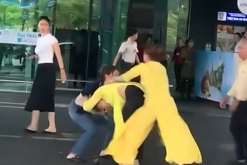 Kỷ luật 2 nữ nhân viên hàng không túm tóc, đánh nhau