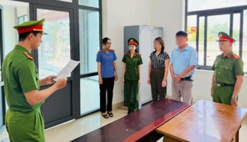 Chủ tịch xã chỉ đạo kế toán lấy tiền tuần tra rừng để tiếp khách