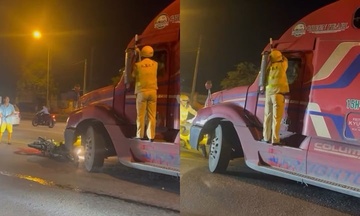 Chạy vào đường cấm, tài xế chống lệnh kiểm tra, tông đổ xe CSGT