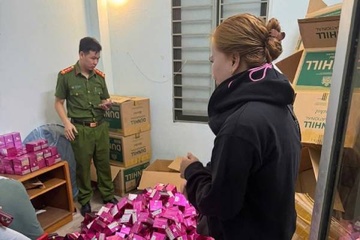 Nu giam doc o Da Nang san xuat, buon ban my pham gia hinh anh